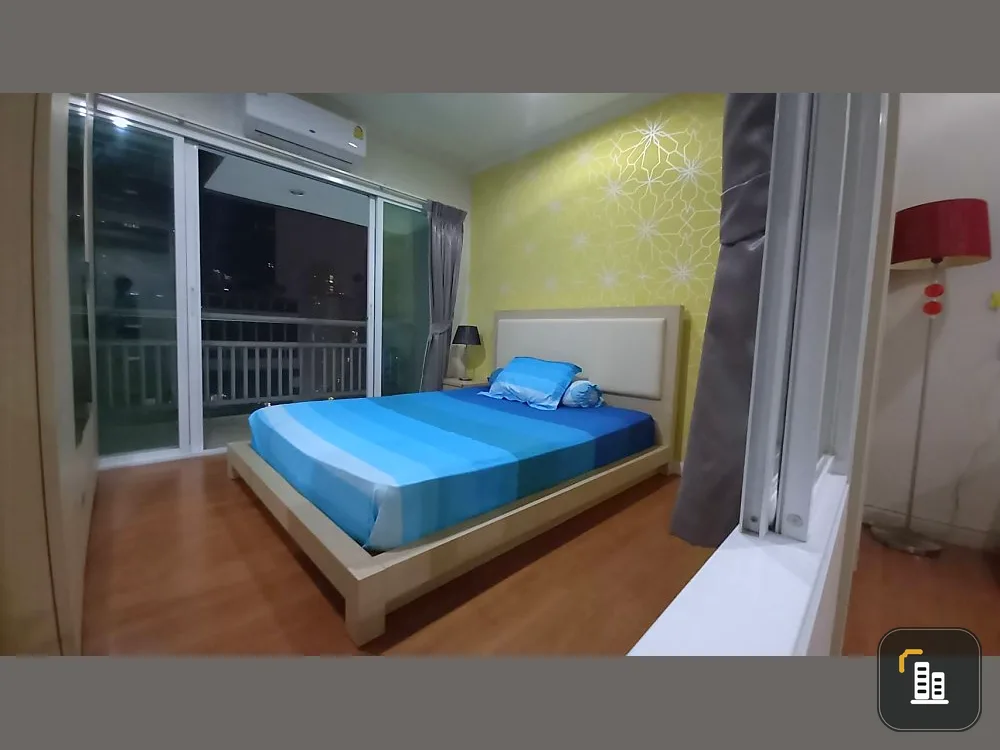 For rent: Grand Park View Asoke, high floor, separated room. Install wallpaper throughout the room. Can't reserve anymore.
