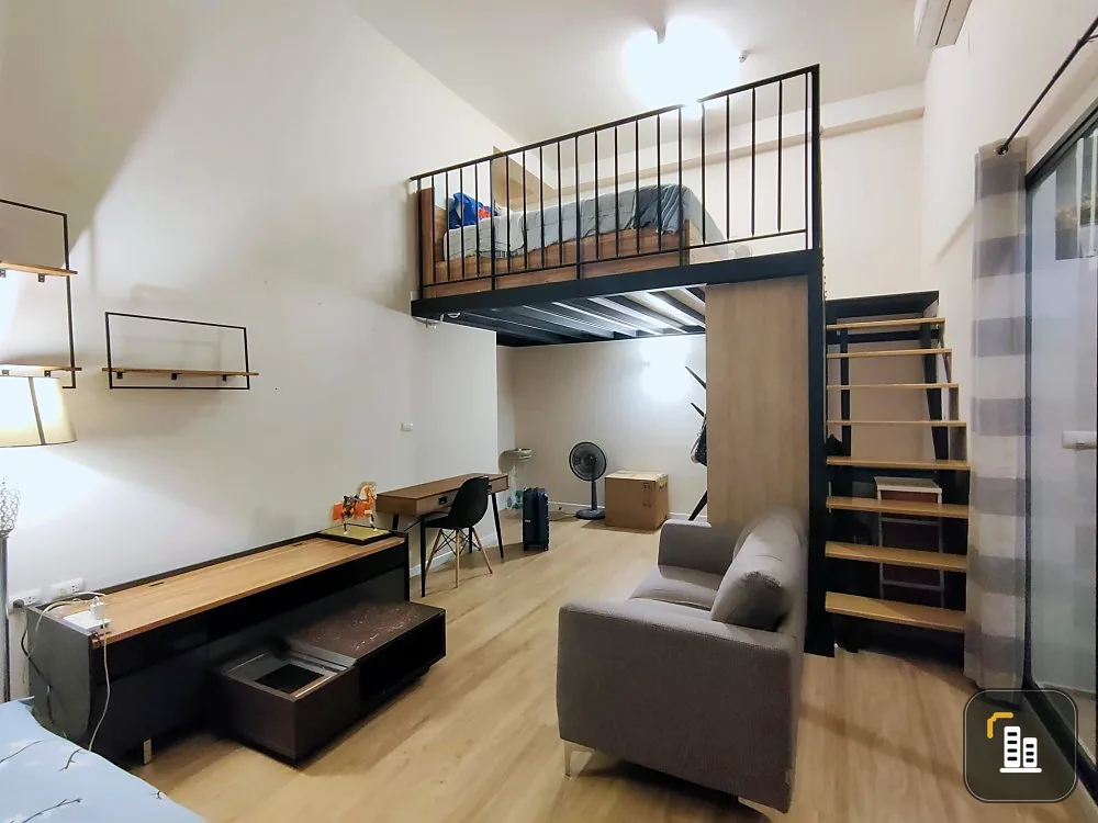 For sale: Blossom Condo @ Fashion, Duplex room, 5th floor, corner room, separate kitchen. Hurry and own it!!