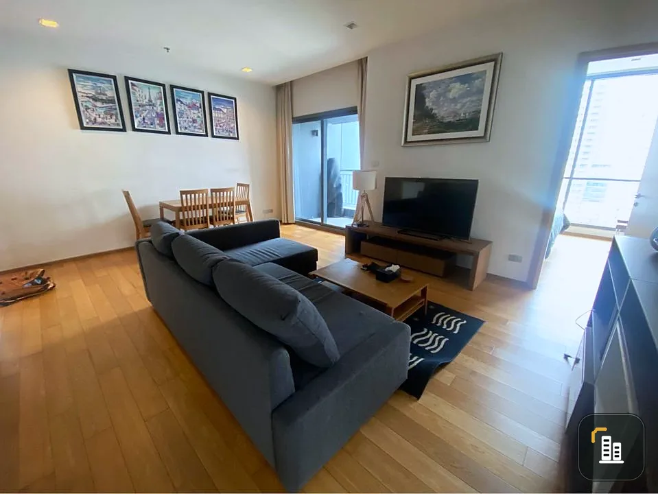 For sale, for rent, Hyde Sukhumvit 13, very large room, lots of usable space. The room is decorated in warm tones like being at home. Urgent.