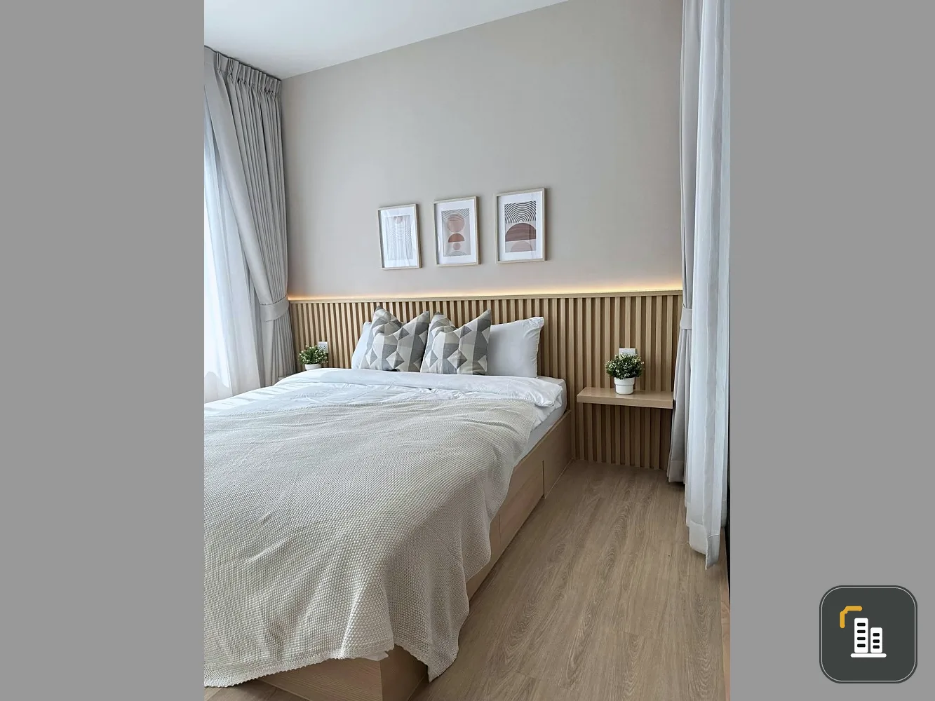 Condo for sale, Life Asoke, 20th floor, beautiful and livable. Separated by glass partitions, you get a great view of the pool that you shouldn't miss