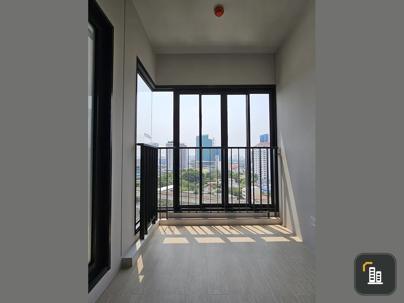 For sale: Life Ladprao Phahon 1 Br. Plus 35 sq m., Chatuchak Park view, high floor, must hurry and reserve quickly.
