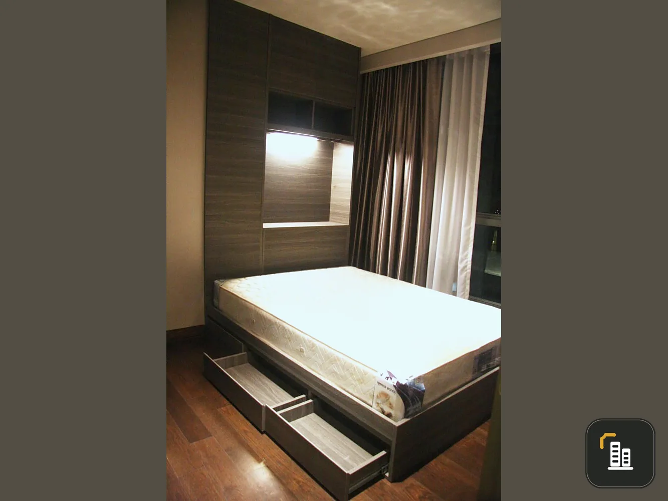 For rent: The Lumpini 24, a well-proportioned room with an awesome built-in bed. Don't delay, move in now.