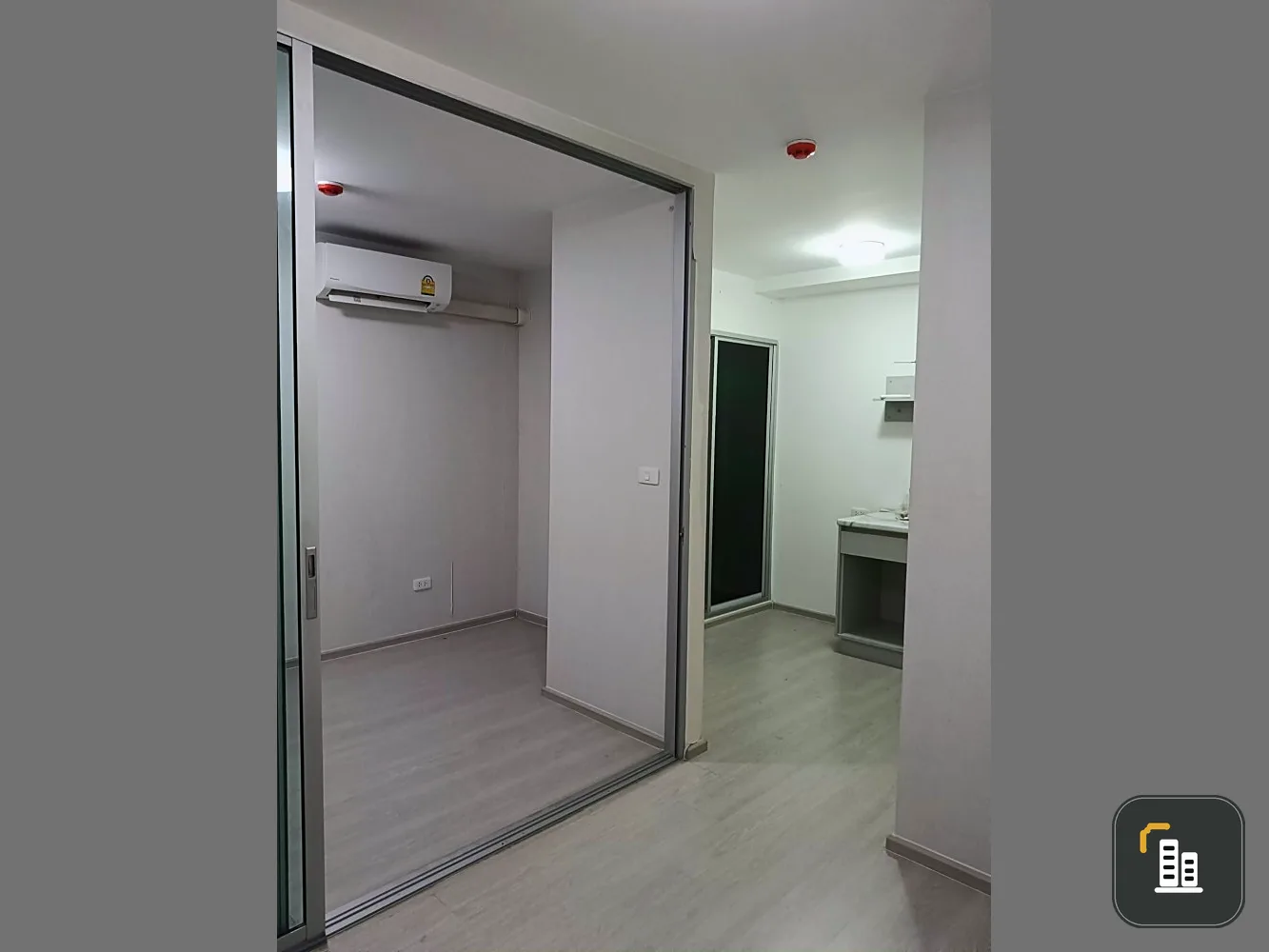 For sale: Plum Condo Ramkhamhaeng 60 Interchange, empty room, ready amenities. Drag your bag here.