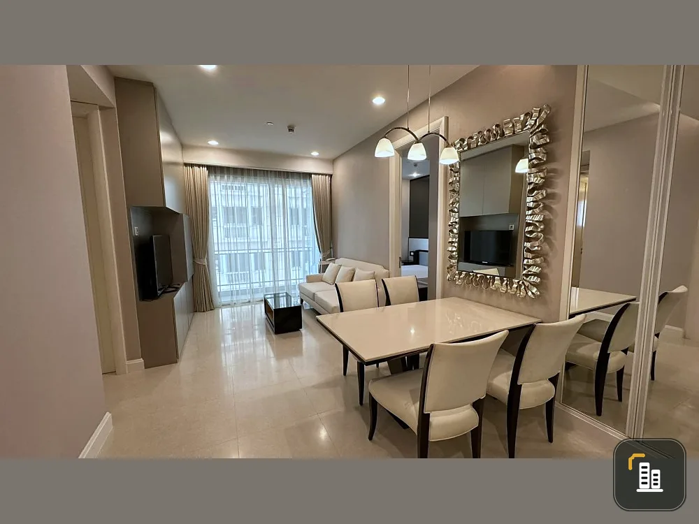 For sale/rent Q Langsuan, very spacious room. The room is beautiful and inviting, complete with furniture. Don't just look, hurry and reserve now.