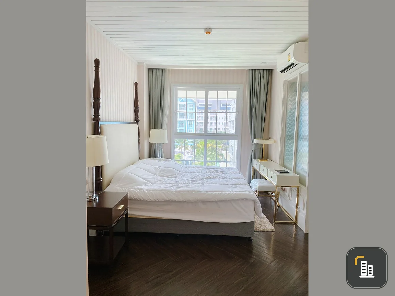 For sale: Grand Florida Beachfront Condo Resort Pattaya (Jomtien). Spacious room with pool view. Hurry and reserve now.