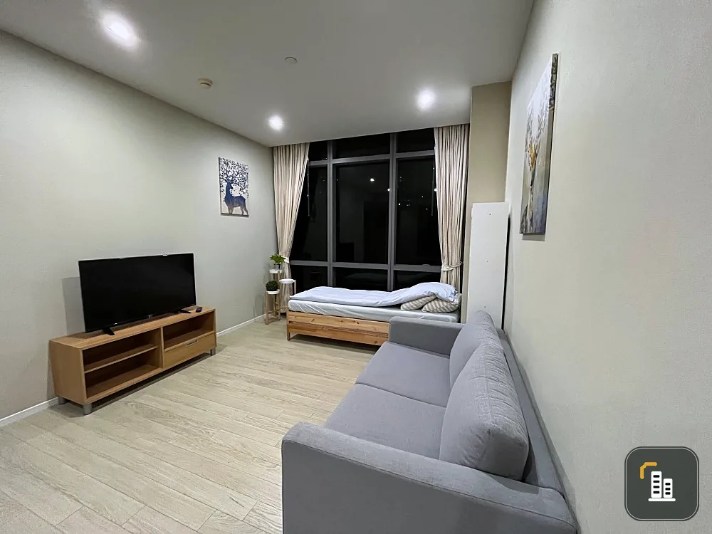 For rent, The Room Sukhumvit 21, spacious, open room, fully decorated, with built-in kitchen, ready to use, ready to move in.