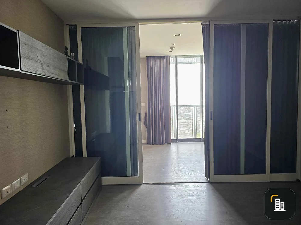 For sale: A Space Asoke-Ratchada, empty room, high view, ready amenities. If you miss it, you'll regret it.