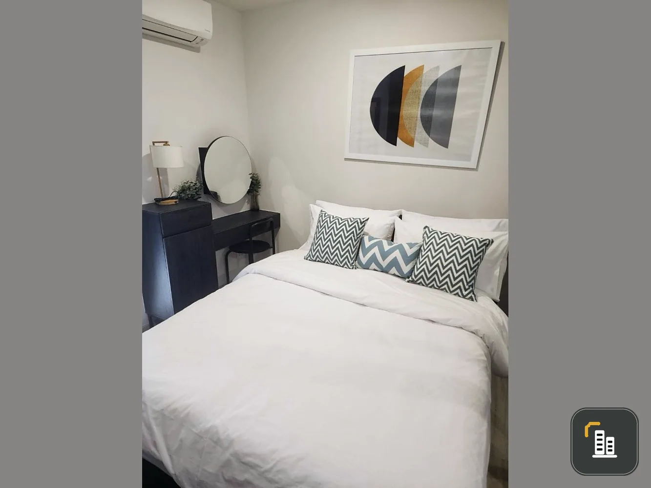 Urgent sale, Condo XT Huai Khwang, room ready to move in. Complete amenities, hurry and reserve now.