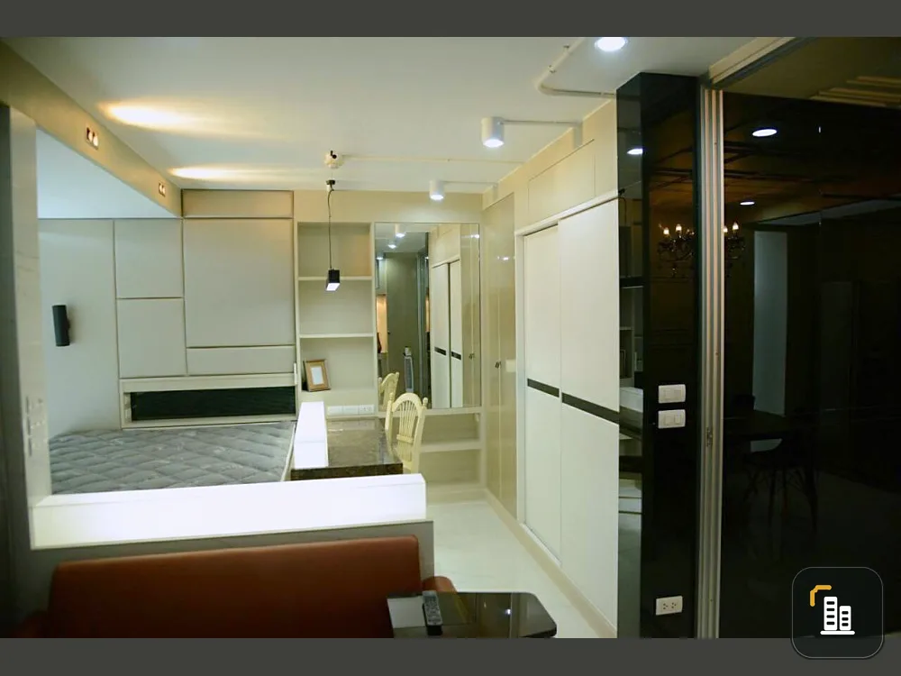 Urgent sale!! Condo The Kris Ratchada 17, beautiful room, 8th floor, very suitable for investment, hurry up and become the owner!!