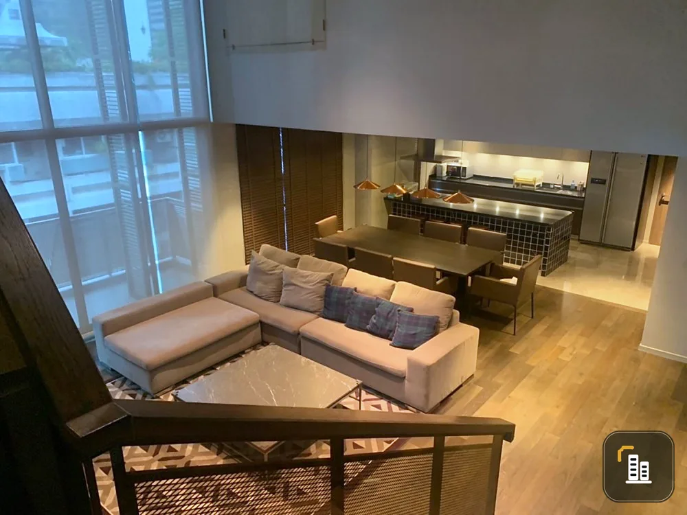 For rent: Rende Sukhumvit 23, spacious room. Elegantly decorated, comfortable, very good atmosphere. If you don't reserve, you'll miss a lot.