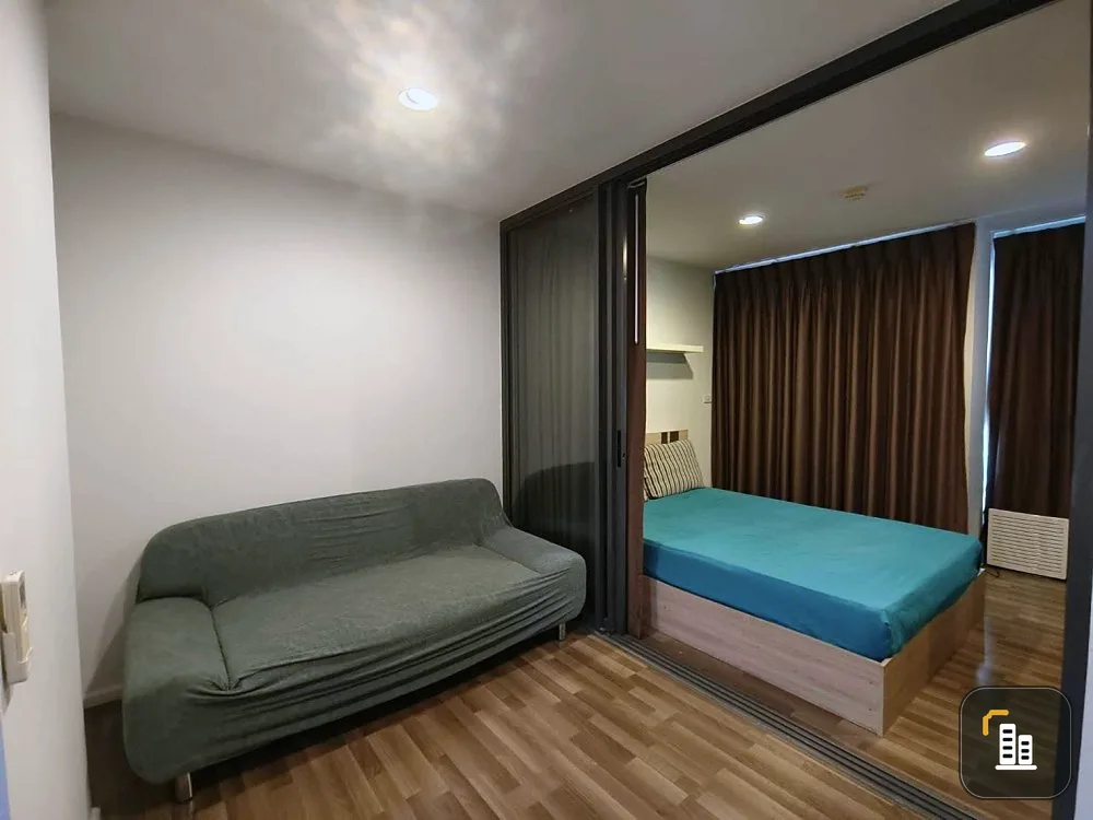 Living Nest Ramkhamhaeng for sale, great location, convenient travel, close to shopping areas. The room is ready to move in. Hurry and reserve it.