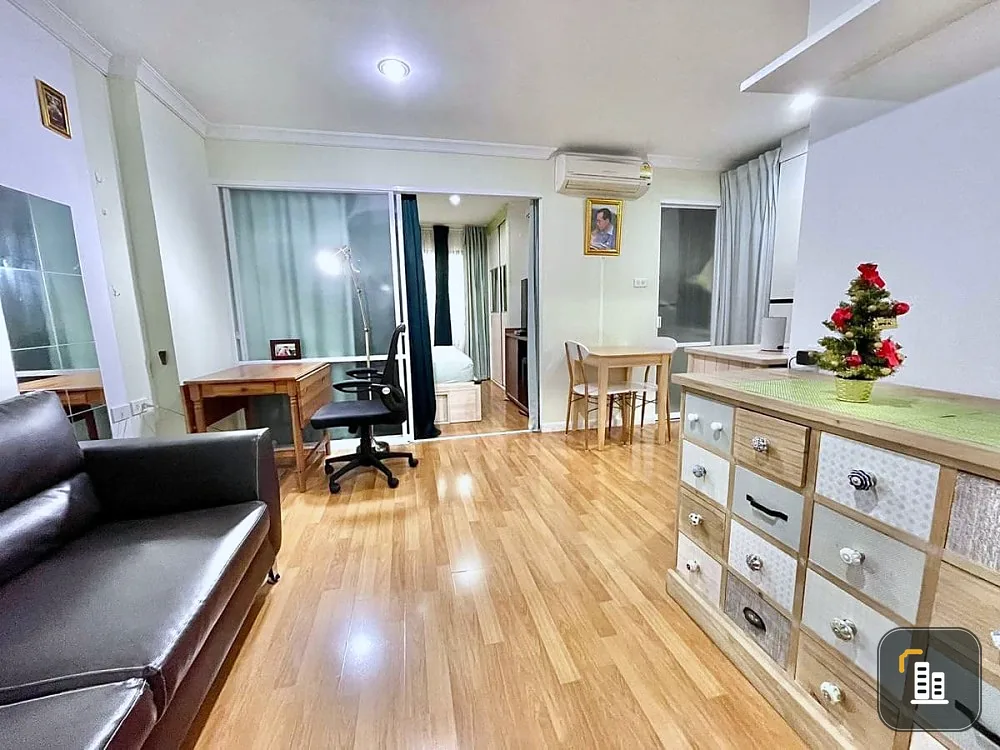 For rent: Lumpini Suite Rama 8, 6th floor, spacious room. Very warm decoration Just come and move in.