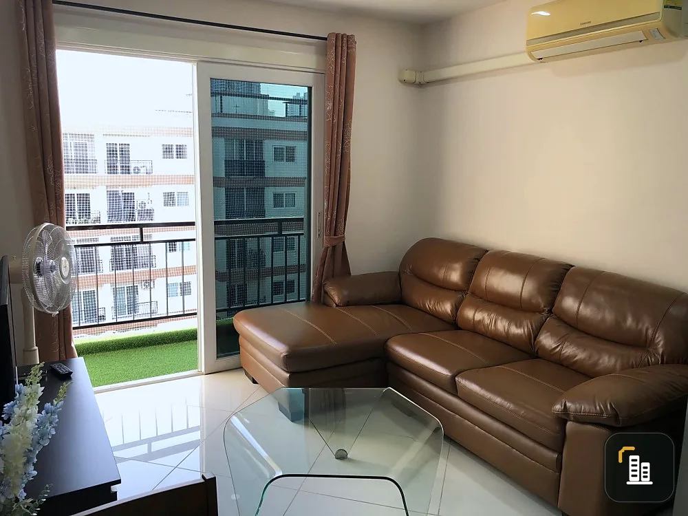 For rent: Park Lane Jomtien Resort (Jomtien), spacious room. Beautifully decorated, pleasant, with a view of the pool. Hurry and reserve now.