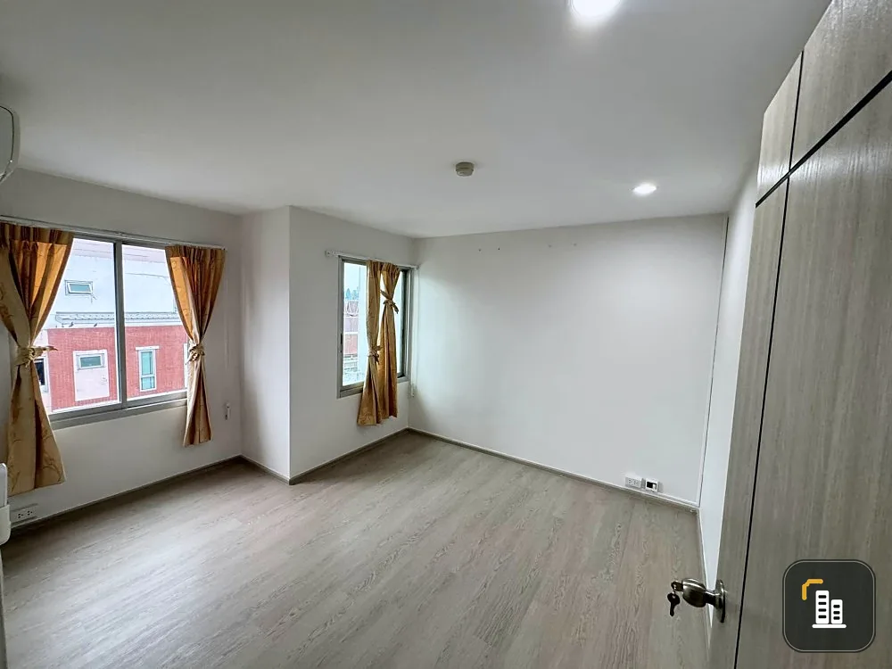 For sale: Chateau In Town Ratchada 13, empty room, clean, comfortable, very livable. Hurry and reserve it as an owner.