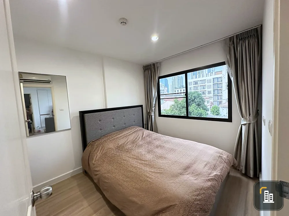 The Nest Sukhumvit 22, decorated room, ready to move in. There is a great built-in wardrobe. Complete in one place. Book now.