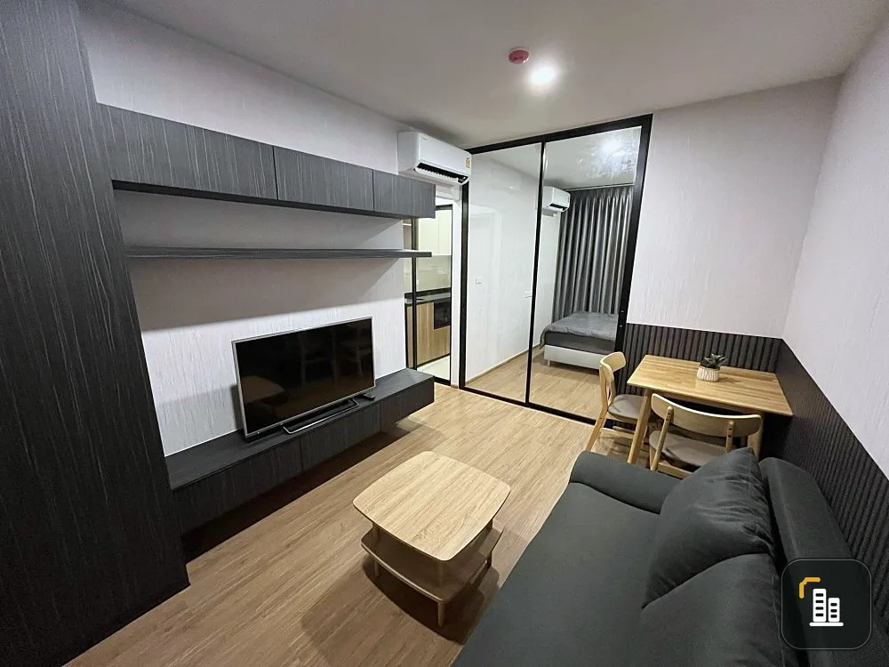 For rent: The LIVIN Phetkasem, well partitioned room. Nicely decorated, complete Buit-In set, don't miss it.