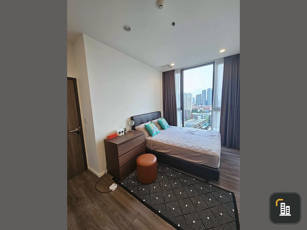 For sale rent Whizdom Essence, spacious space, comfortable living. The room is divided into proportions. A great location that you shouldn't miss.