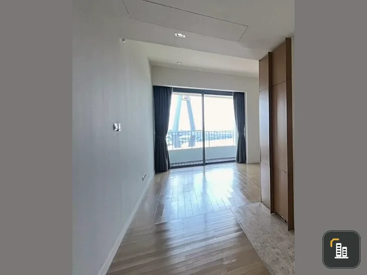 For sale: The Pano, next to the Chao Phraya River. View of Bhumibol Bridge. The room is spacious, airy, and inviting. If interested, hurry and reserve