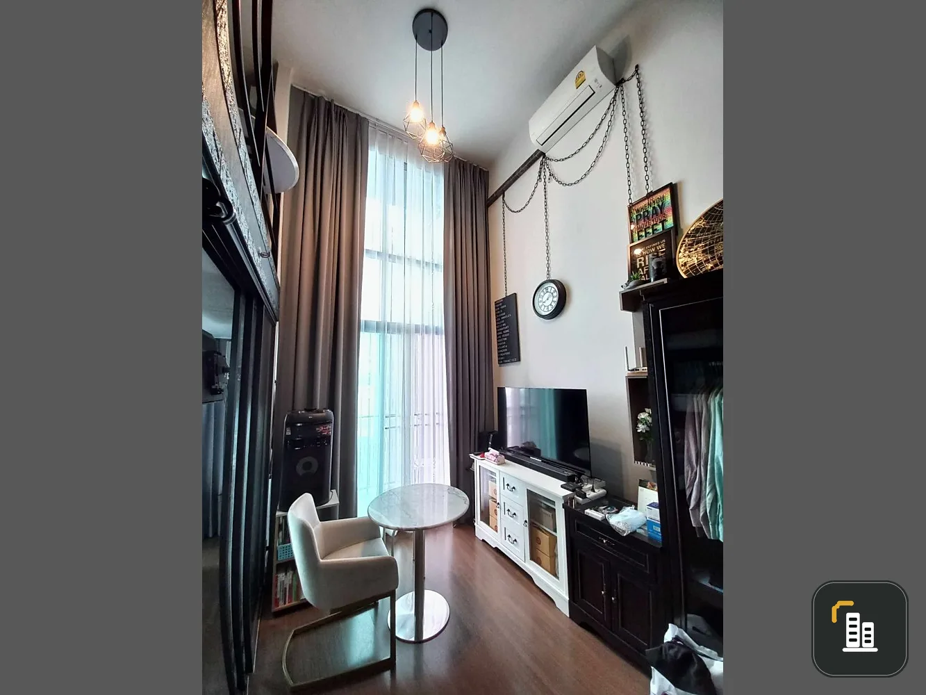 For sale, Ideo New Rama 9, 24th floor, Top Floor, corner room, not next to anyone. Decorated in a super cool retro loft style. Can't make a reservation