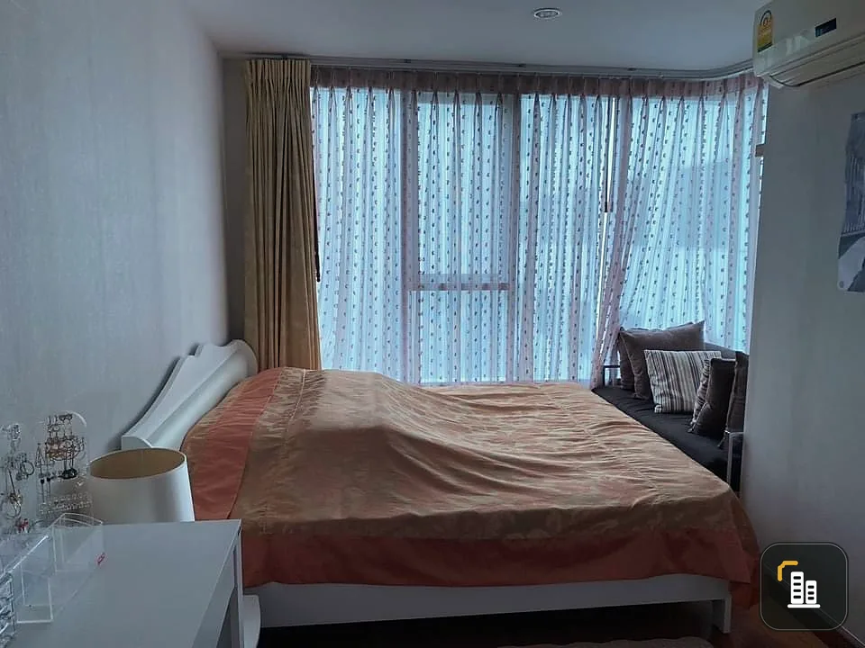 For sale, for rent, condo, Sukhumvit Living Town, 5th floor, corner room, quiet, garden view + fish pond, shady, nice to live in, reserve now!!