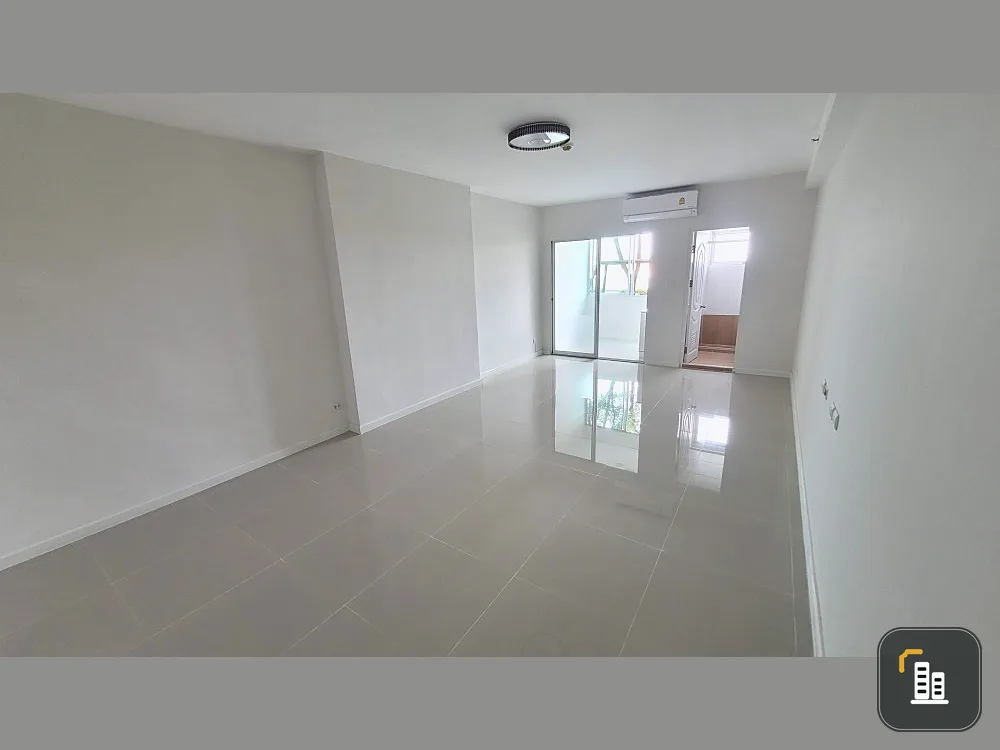 Condo for sale, Supalai Park Srinakarin, empty room, affordable price. Hurry and reserve before you miss this important opportunity.