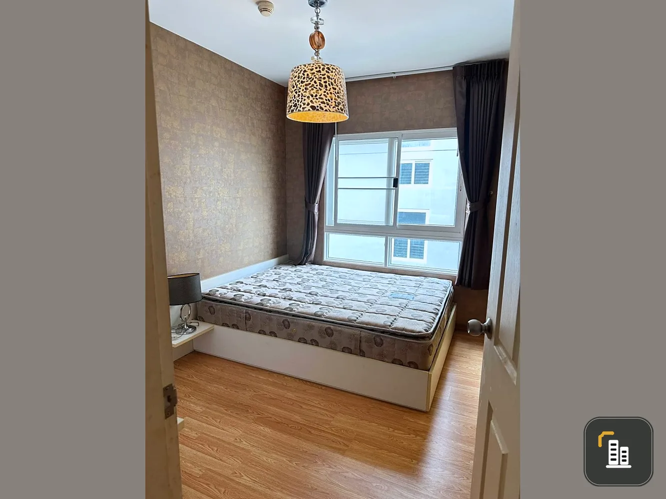 For sale: The Trust Condo, Central Pattaya, 6th floor, well decorated room. Install wallpaper throughout the room. If you don't reserve, you will regr