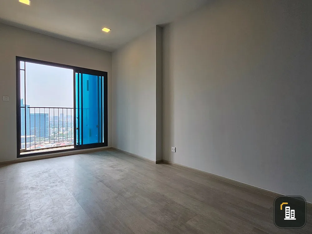 Selling down payment Life Phahon-Lat Phrao, spacious room, high floor, good view, great price, come own it quickly.