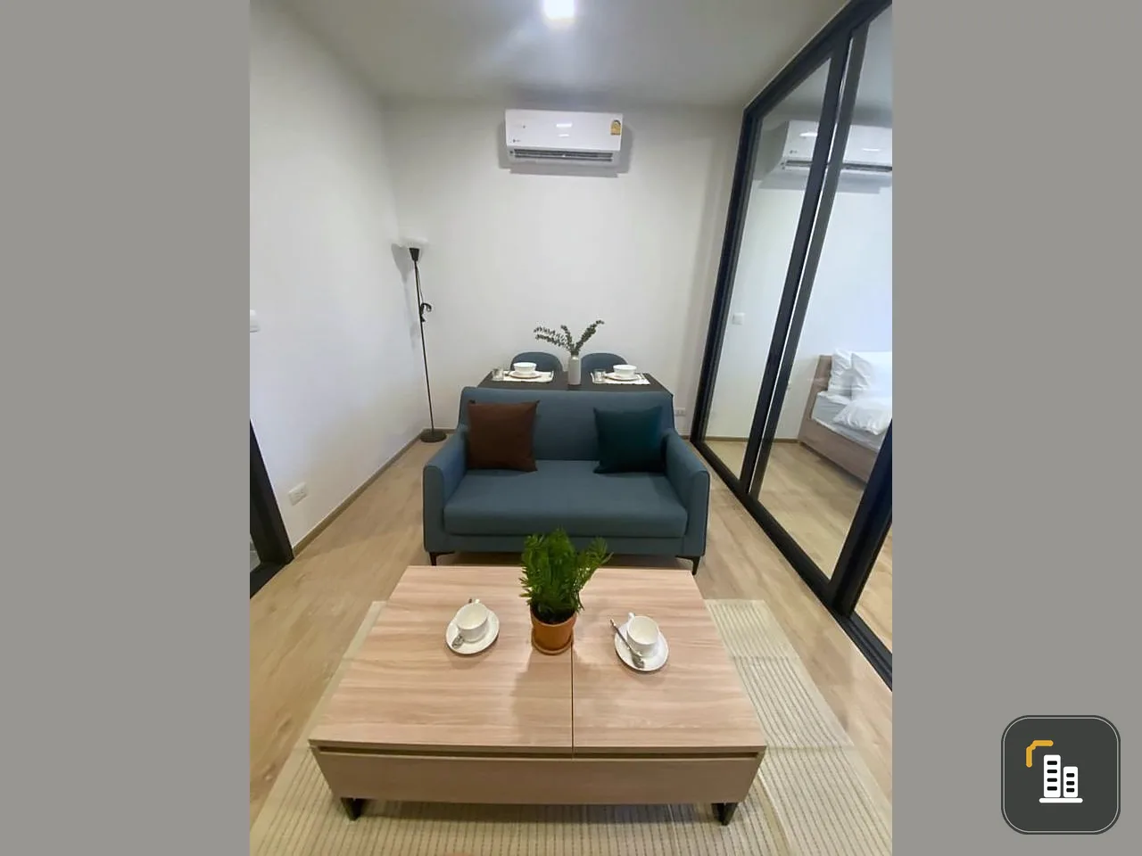 Condo XT Phayathai for rent, high floor, simple decorated room, pleasing color tones, just move in when you arrive.
