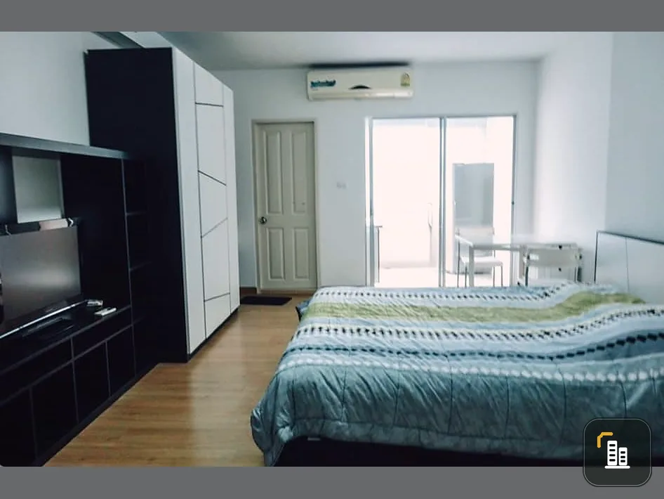 Supalai Park Srinakarin for sale, big bed, very comfortable to sleep. The room is spacious and not cramped. Hurry and reserve it quickly.