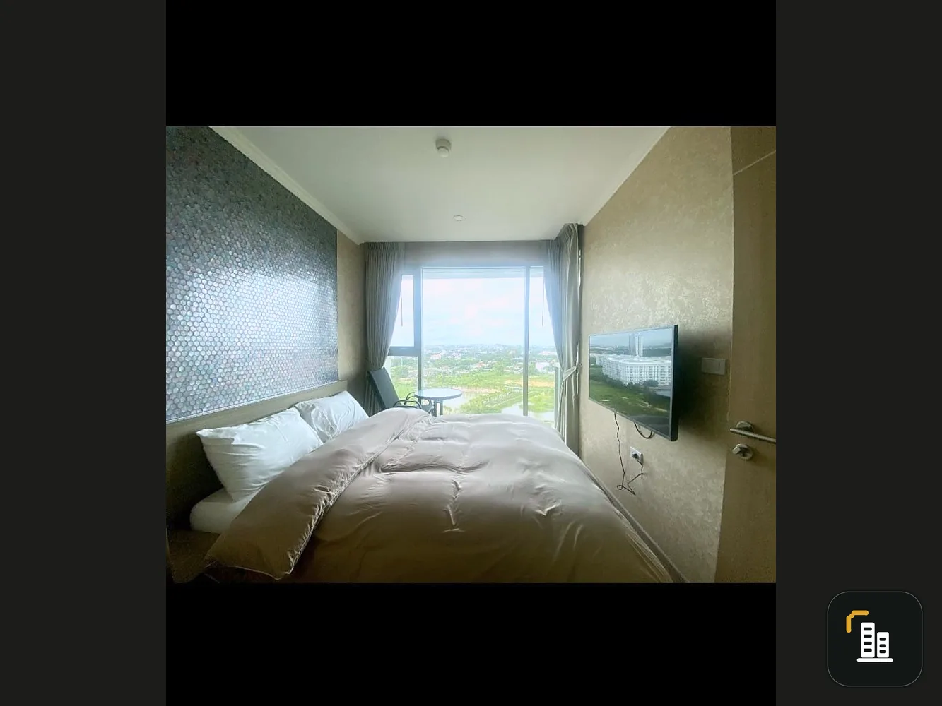 For rent: The Riviera Jomtien Pattaya, 16th floor, great city view. The room is well decorated. Big, comfortable bed. Urgent.