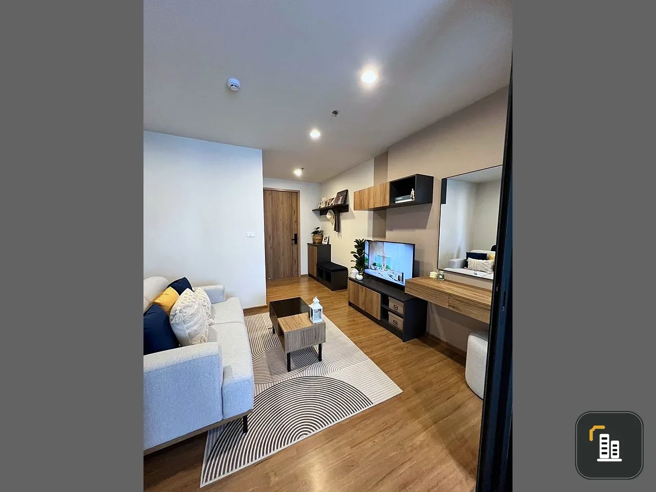 Sell down payment The Line VIBE. Clean room, airy, livable. The room is not uncomfortable. Hurry to own it.