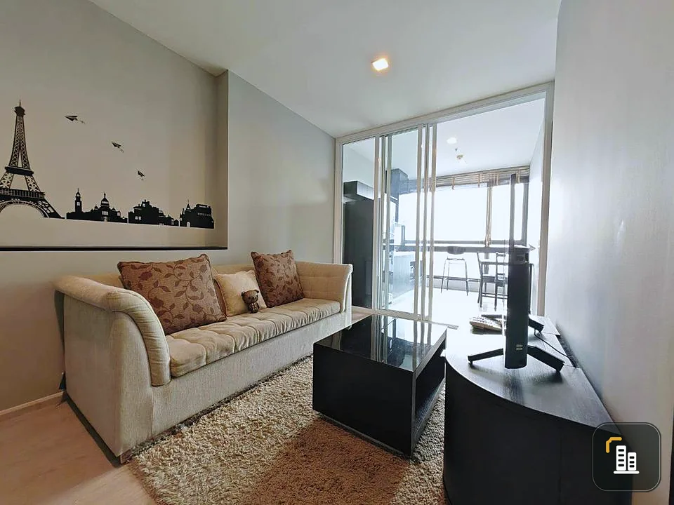 For rent, Rhythm Sukhumvit 44/1, high floor, city view, too beautiful to resist, room 45 sq m., plenty of usable space left, move now.