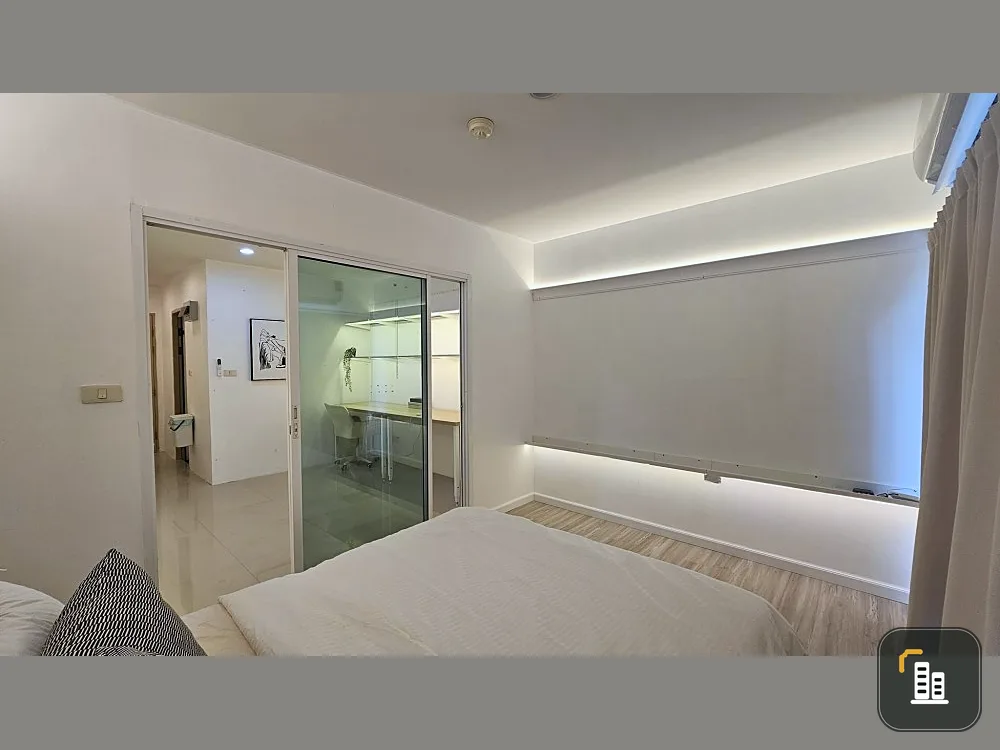 For sale: Metro Park Sathorn, 2nd floor room, pool view, not cramped, comfortable to live in. Complete facilities Hurry and own it!!