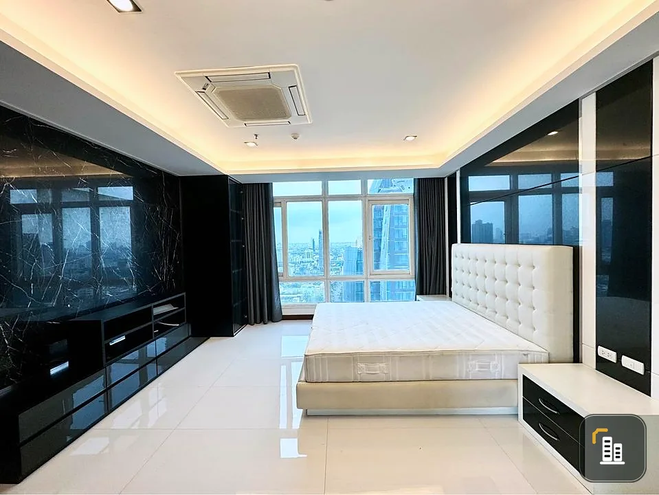 For rent: The Height Thonglor Penhouse, 26th floor, beautiful city view, with Buit-In throughout the room, fully decorated, urgent.