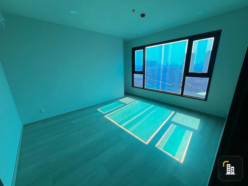 Sale down payment project Life Phahon-Lat Phrao, 2 bedrooms, 65 sq m., corner room, good view of Central and Chatuchak Park.