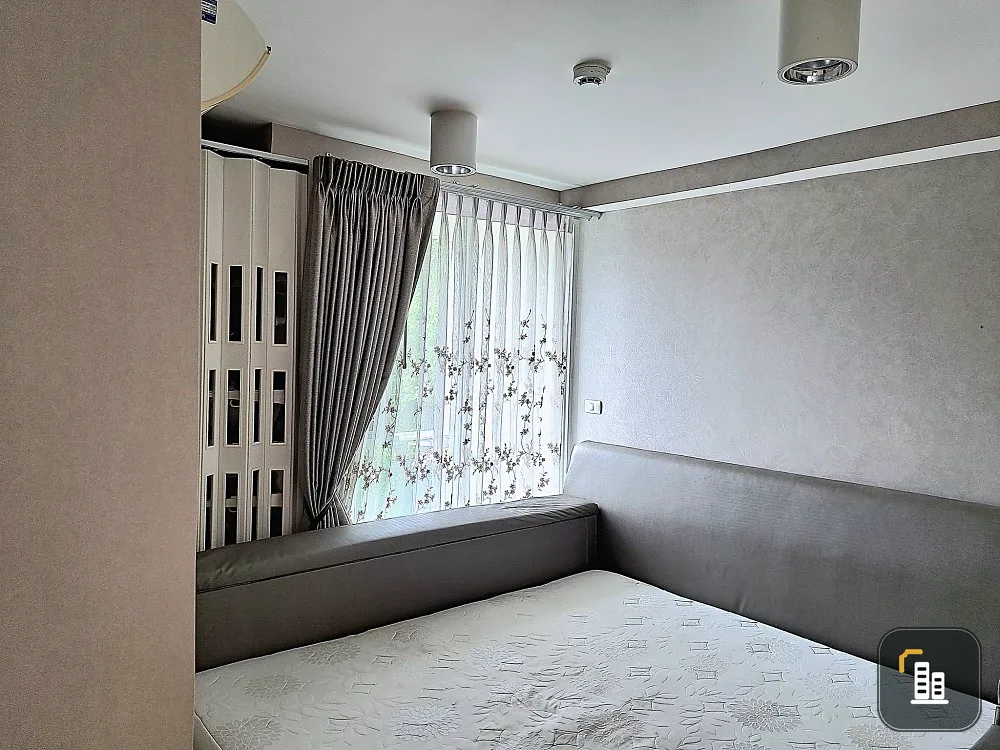 For sale: Chateau in Town Sukhumvit 64 Skymoon, 3rd floor, fully furnished room. The large bed is comfortable to sleep in. Don't miss it.