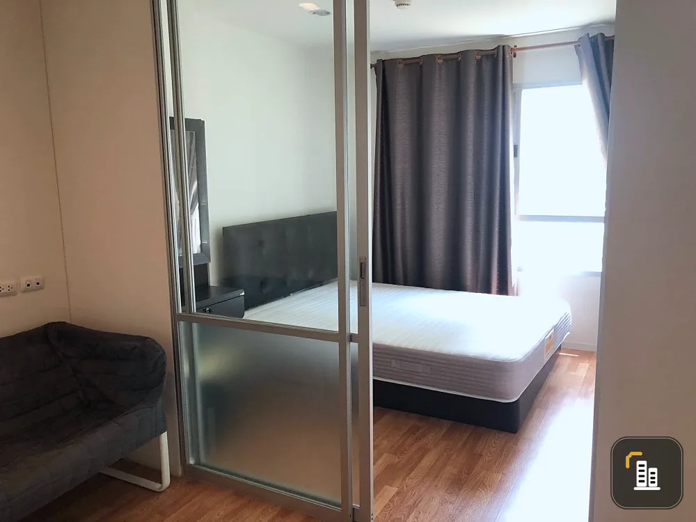 Condo for sale, Lumpini Nawamin Sri Burapha, 6th floor, glass partitioned room, has a view of the pool. Hurry and reserve before you miss out.