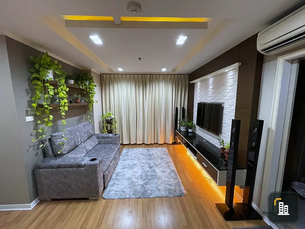For sale: Lumpini Place Ratchada-Tha Phra, 18th floor, pool view, nicely decorated Buit-In room. Hurry and reserve as owner.