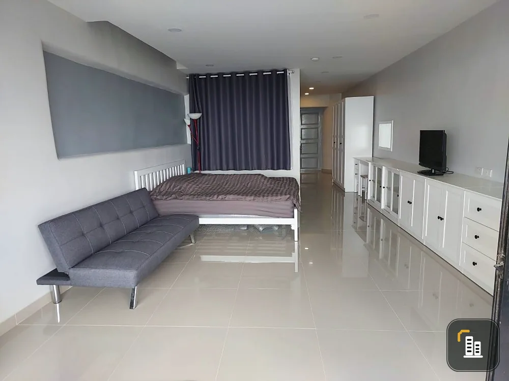 For rent, Sunshine Beach Condotel (Jomtien), spacious studio room, sea view, fully furnished, ready to move in. Reserve now.