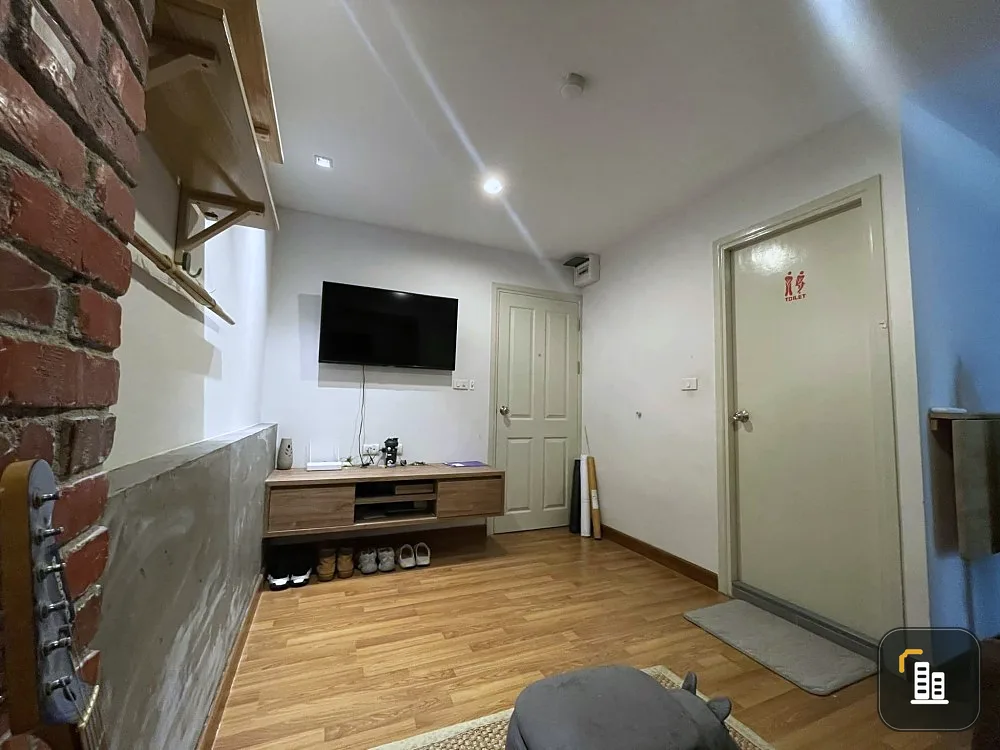For sale: U Tree Condo @ Kaset Intersection, 5th floor, room beautifully decorated and stylish. Plus lots of furniture Not booking is a huge mistake.