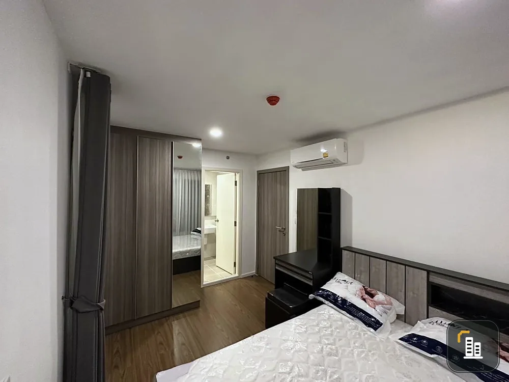 For rent: The Origin Phahon - Saphanmai, electrical appliances ready to use. Big sofa, comfortable to sit on, can be adjusted to sleep. Book now.