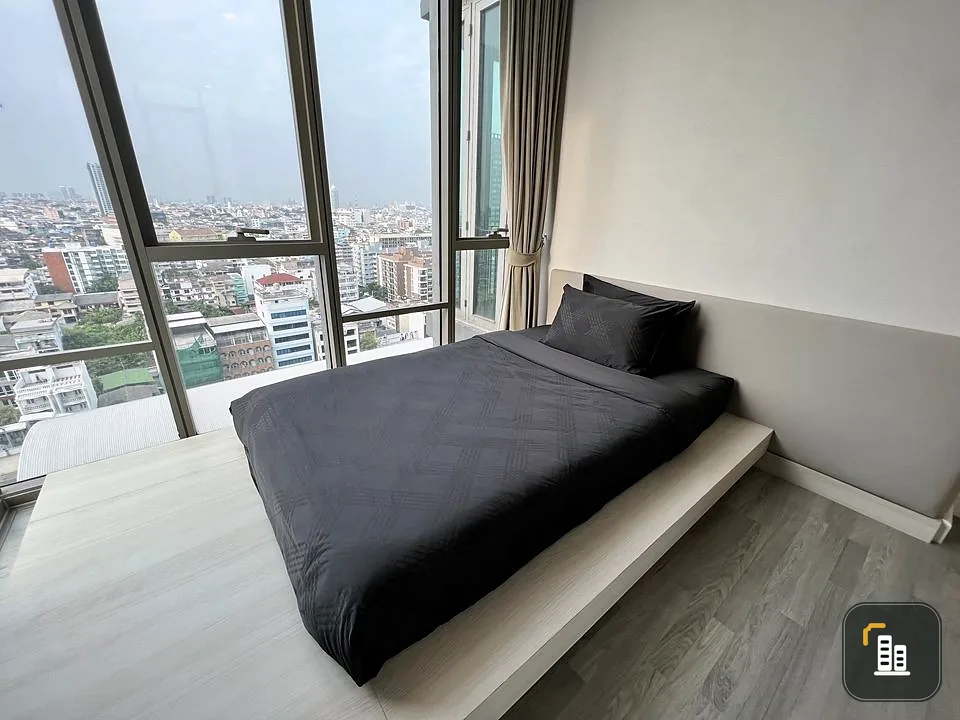Urgent sale or rent, The Room BTS Wongwianyai, large room, comfortable, large balcony, decorated, ready to move in, buy now.