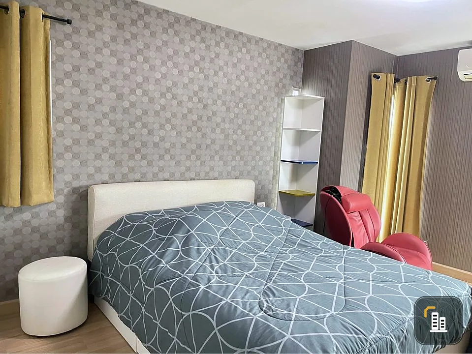 For sale: The Escape Condominium, Sukhumvit 101/1, room with good wallpaper, good price, buy now.