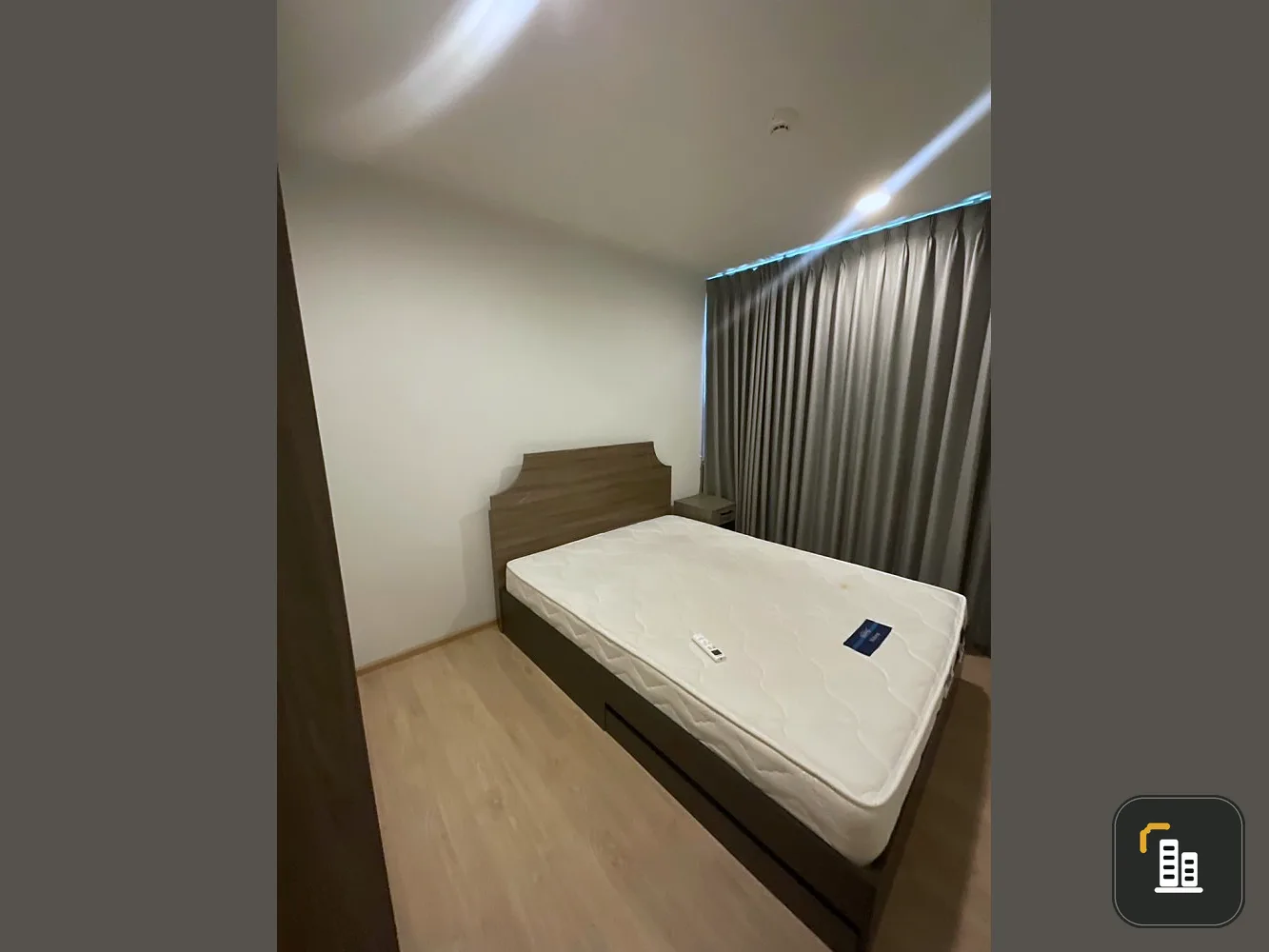 For rent: Premio Quinto, clean, comfortable room, decorated simply and livable. Rooms come and go very quickly. Don't miss it.