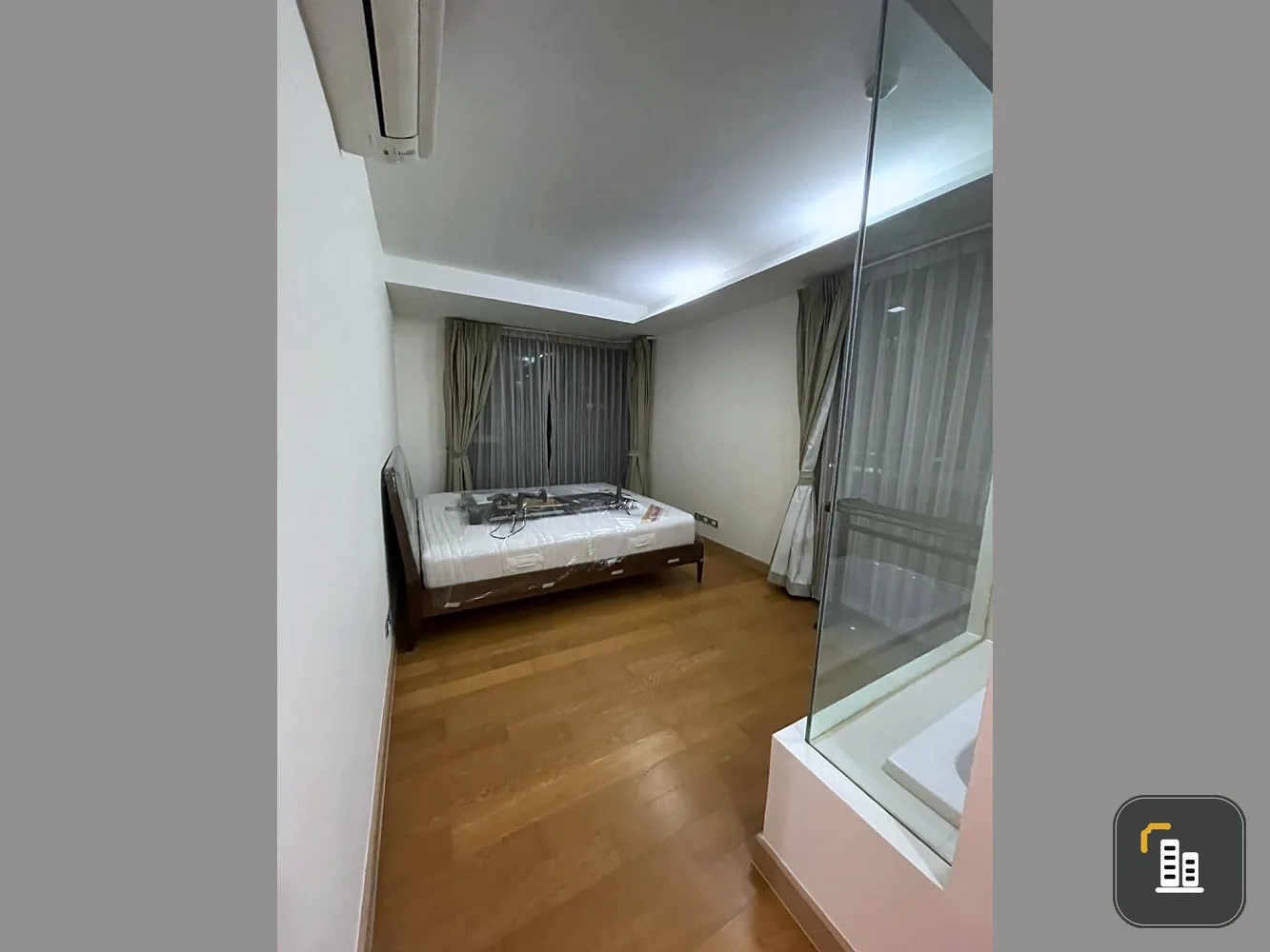 Condo for sale: Via 31, 5th floor, spacious room, comfortable. Comes with a large, comfortable bed. Don't miss it.