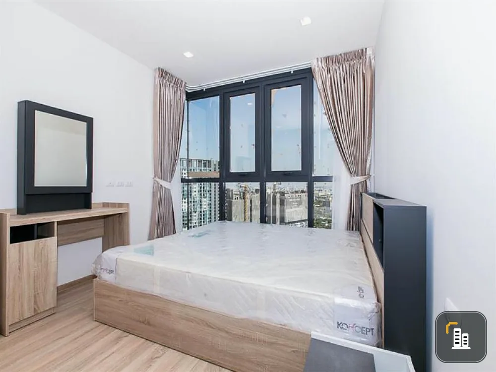 Very worthwhile!!! Selling THE BASE Garden, Rama 9, very big room, 2 bedrooms, 2 bathrooms, fully furnished, buy quickly.