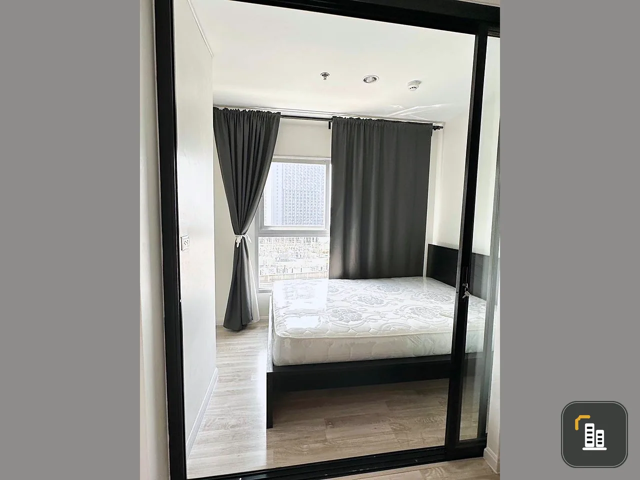 For sale: Plum Condo Ramkhamhaeng Station, 8th floor, high floor, beautiful view, city view, Fully Furnished. If interested, reserve now.