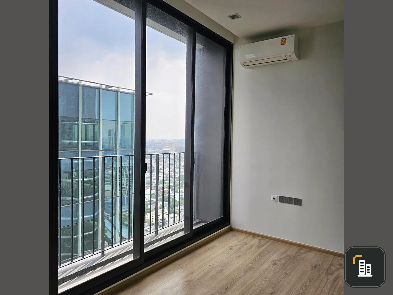 For sale: Noble Around Ari, 33rd floor, south side balcony, high floor, good view, hurry to reserve and own it. Urgent.