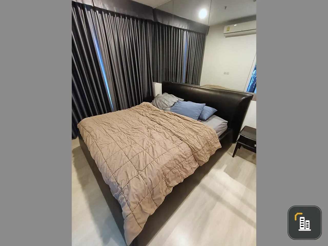 For rent: Life Asoke, 20th floor, beautifully decorated room with built-in Walk-In Closet, very livable. If you don't reserve, you'll regret it.