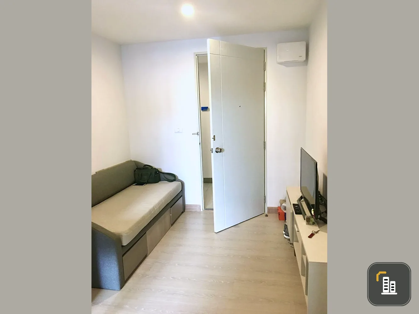 For sale/rent The Kith Plus Sukhumvit 113, 3rd floor, not very high, bright tones, easy on the eyes, reserve first, get first.